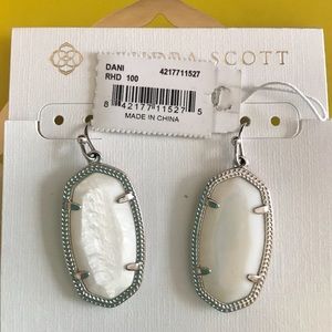 NWT Kendra Scott Dani Earrings White Pearl MOP